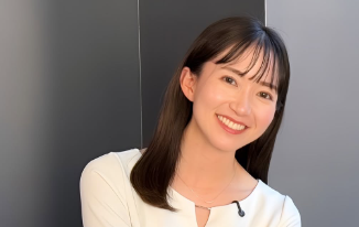 長谷川朋加、収録コーデを披露！ピンクスカートでオフィスカジュアルを演出！