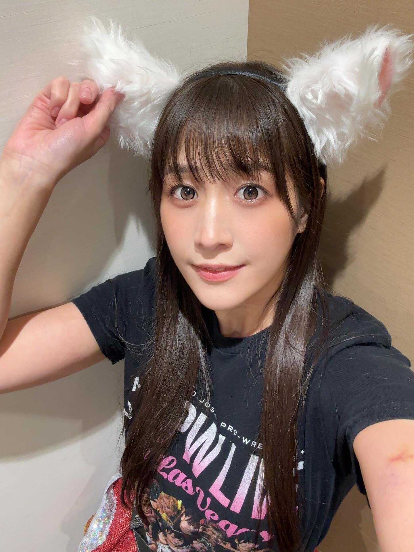 ハロウィン気分！？ 上原わかなが猫耳ショットを公開でファン歓喜