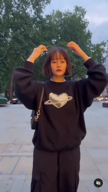 モデルのemmaがロンドンを楽しむ姿を公開