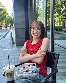 「ちょっと可愛すぎんか？」あのアイドルの私服姿にファン歓喜 ド派手カラーも着こなす姿にいいね続々