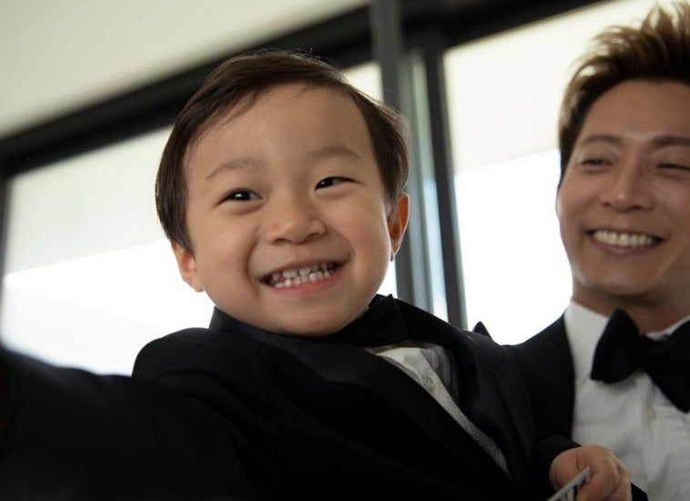 🌈元EXILE・黒木啓司が長男・次男の顔出しショット公開🌟「2人ともパパにそっくり👀」