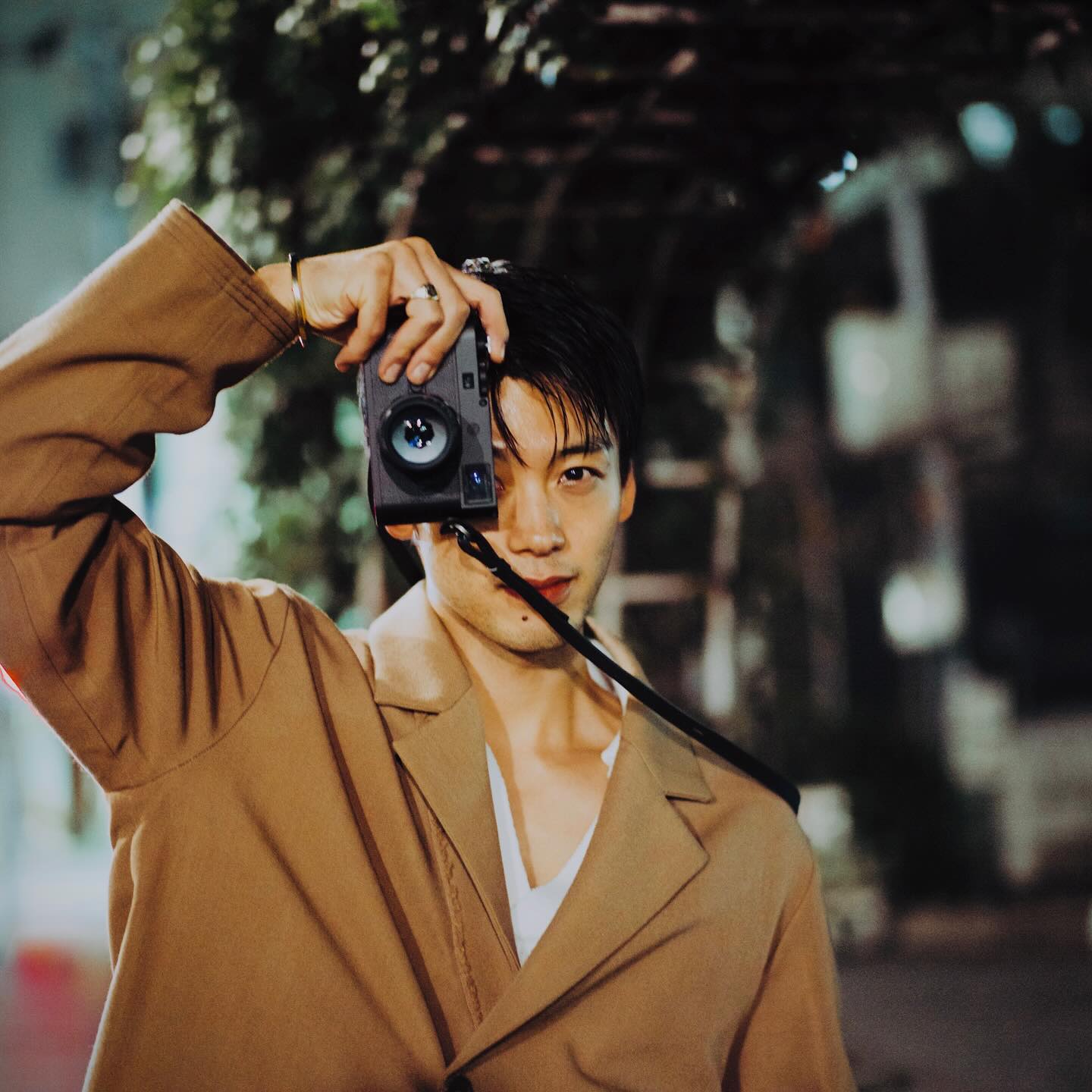 竹内涼真がセンス抜群の撮影姿を公開！！「ちょーーーーーかっこいいです🤍🤍🤍❤️❤️❤️」