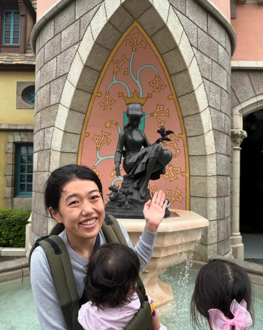 人気女性芸人〇〇が、ロケの合間に学んだディズニーの楽しみ方、徹底解説！