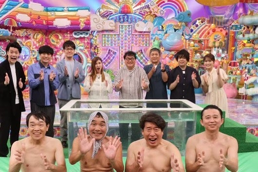有吉弘行 上裸で集合写真に登場！「とにかく楽しそう」