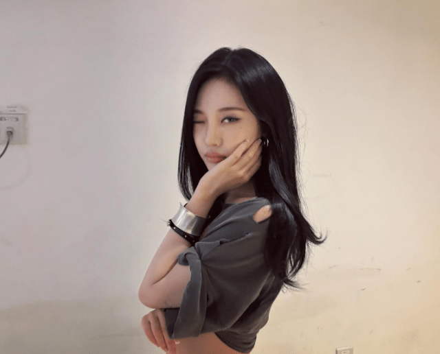 aespa・ニンニン「ヘソ出し×ウインク」でファン魅了！