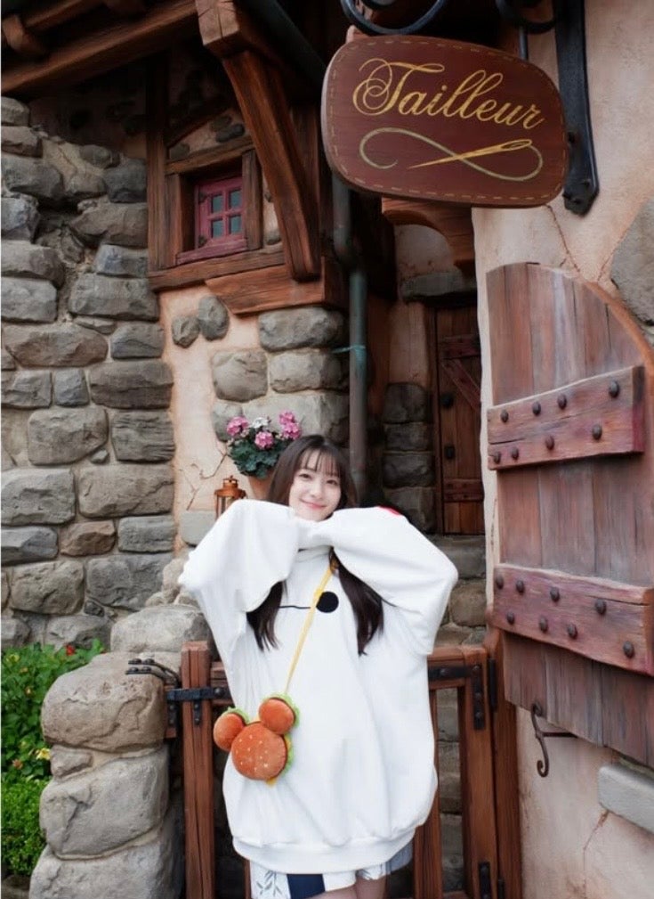 足立梨花、TDLでの一コマを公開！！