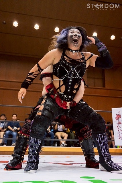 「おもしれー顔だな！」スターダム・鈴季すずが小波からスプレー奪取！顔も