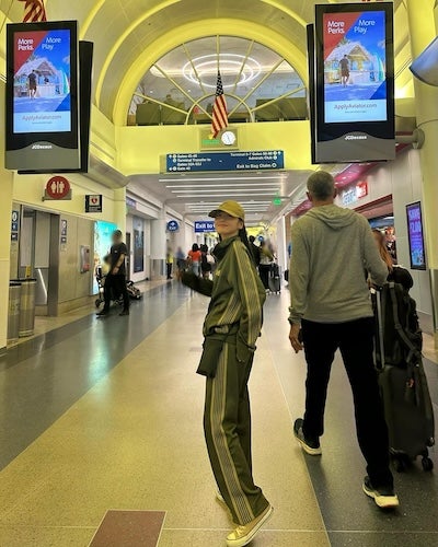 FRUITS ZIPPERの櫻井優衣、空港でのファッションが可愛すぎると話題に