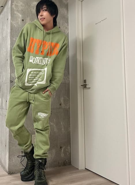 「お気に入りスウェットセットアップ」声優・蒼井翔太がお気に入りファッションを投稿