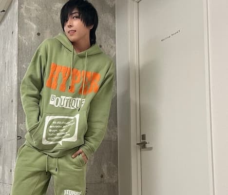 「お気に入りスウェットセットアップ」声優・蒼井翔太がお気に入りファッションを投稿