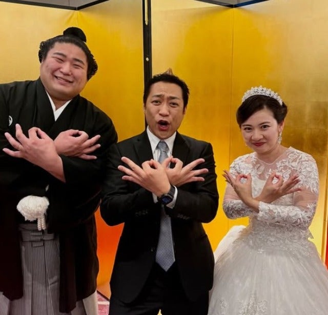 はなわが大相撲の人気力士「若元春」の結婚式で2曲歌う！
