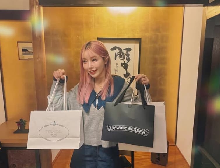 「両手にハイブランド‼」住谷杏奈がシェアした大好きな友人たちと祝う誕生日にファンもほっこり