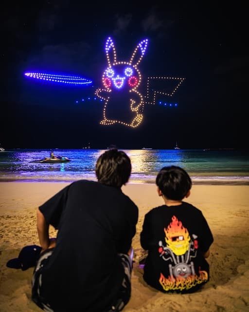 湘南乃風・SHOCK EYEが息子とドローンイルミネーションを観覧