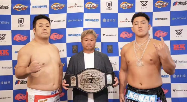 DEEP 衝撃の一本勝ち！小林裕がアームロックで1R決着、ファン熱狂