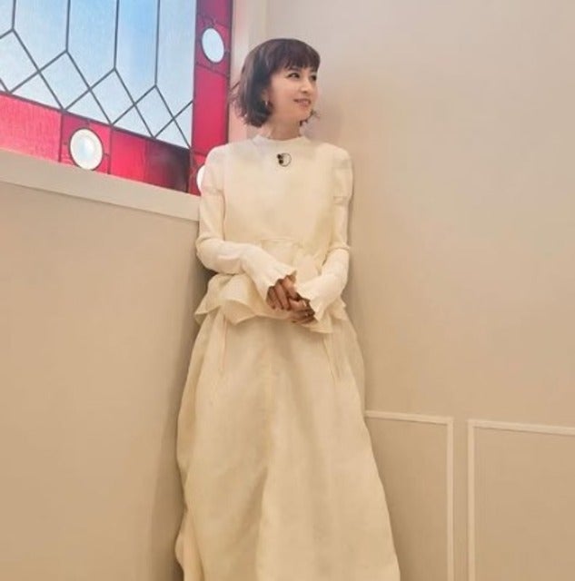 「うしろがじつはかわゆい」安田美沙子が最近の衣装を紹介！