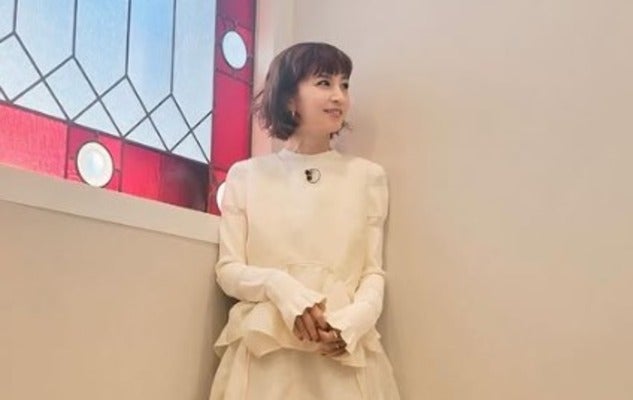「うしろがじつはかわゆい」安田美沙子が最近の衣装を紹介！