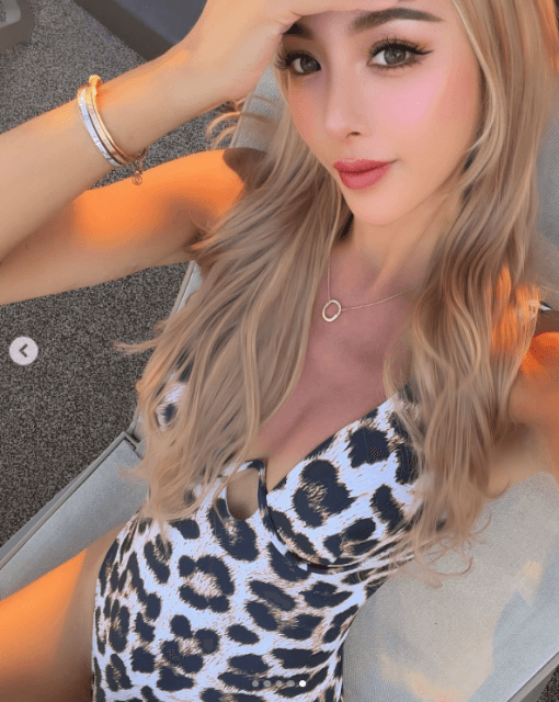 GENKINGのド派手なヒョウ柄水着に視線が集まる