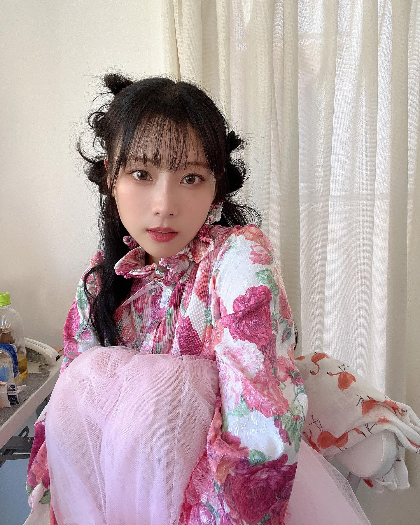 金魚姫に大変身!?重盛さと美、新作MVのオフショットが美しすぎると話題に📸✨