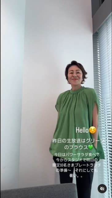 RIKACO、Greenの衣装で颯爽と！「素敵」のコメント多数