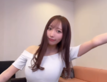 清水あいり、最新衣装ショット公開！「腕の筋肉みてほしい」にファン大興奮！