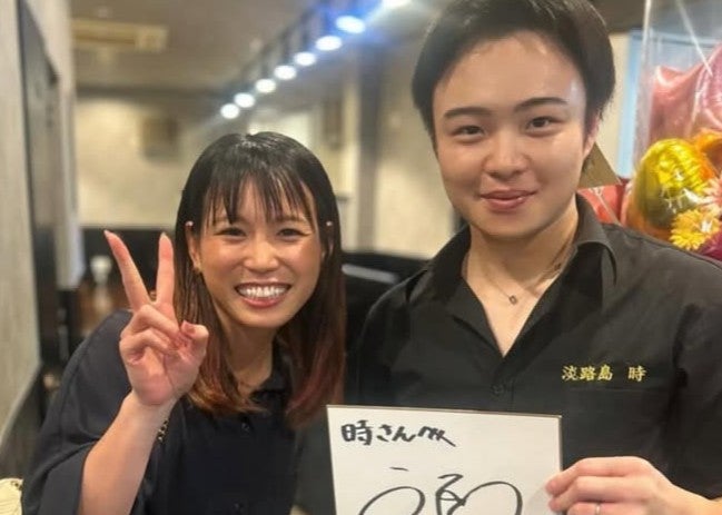 焼肉店での再会に笑顔！ボートレーサー・福岡泉水が懐かしい後輩を訪問