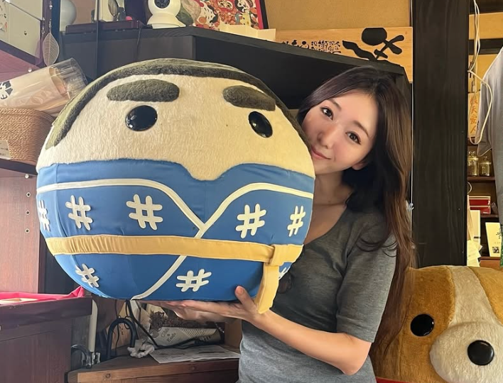 鹿児島で笑顔！浜崎美保が帰省し西郷どん像にほっこり