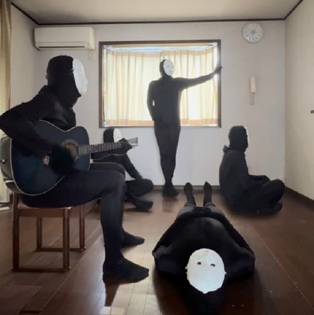 ”変な家”で話題のホラー作家 雨穴が増殖!?いっぱいいる写真を投稿