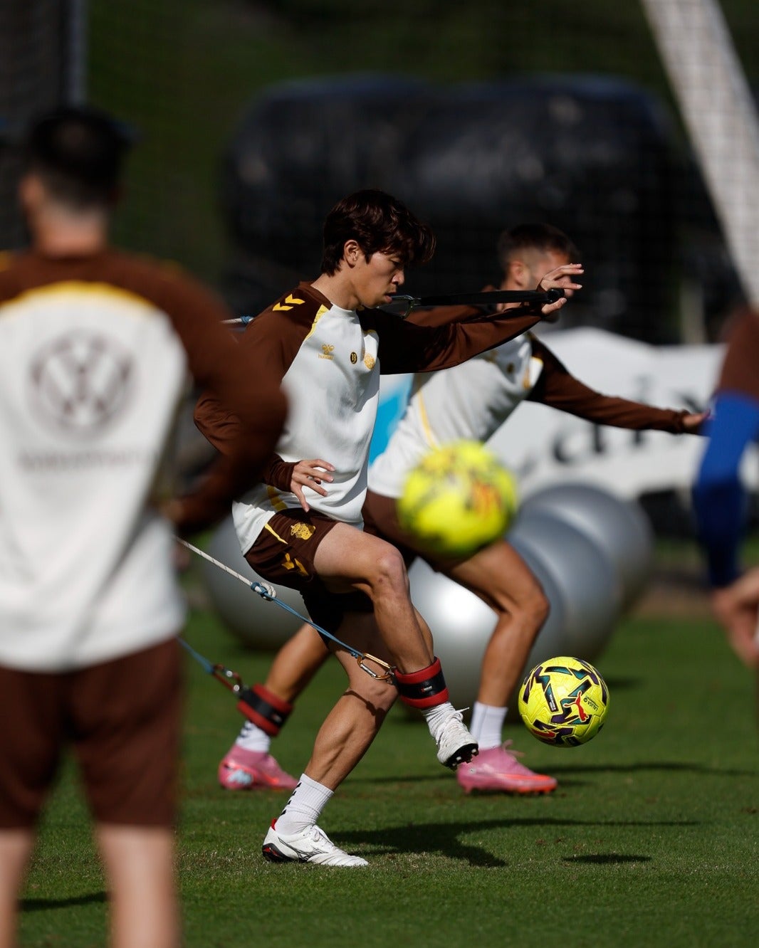 スペインの地で始動 ラス・パルマスが新加入日本人選手の練習風景を公開