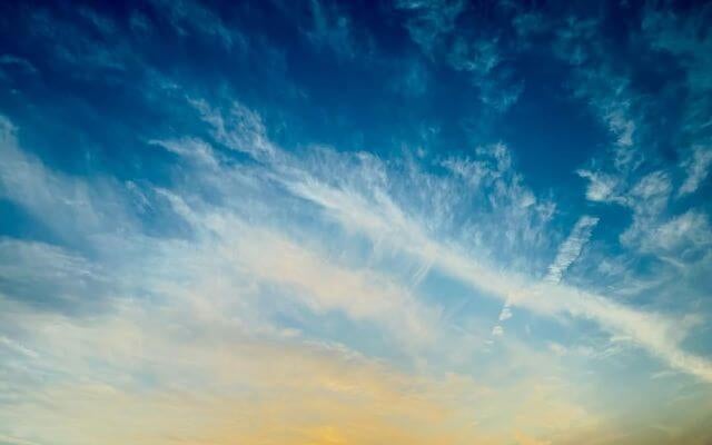 舞台に忙殺される日々の中で、最上もがが久しぶりに見上げた！心奪われる幻想的な夕空