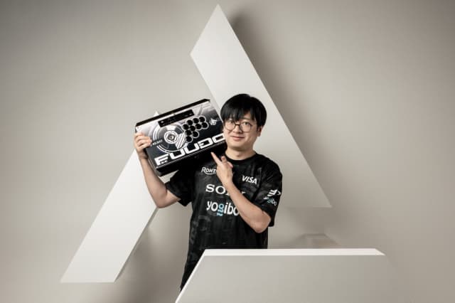 「夫推し活が捗って助かります」女子ゲーマー・倉持由香が夫ふ～どの写真をシェア