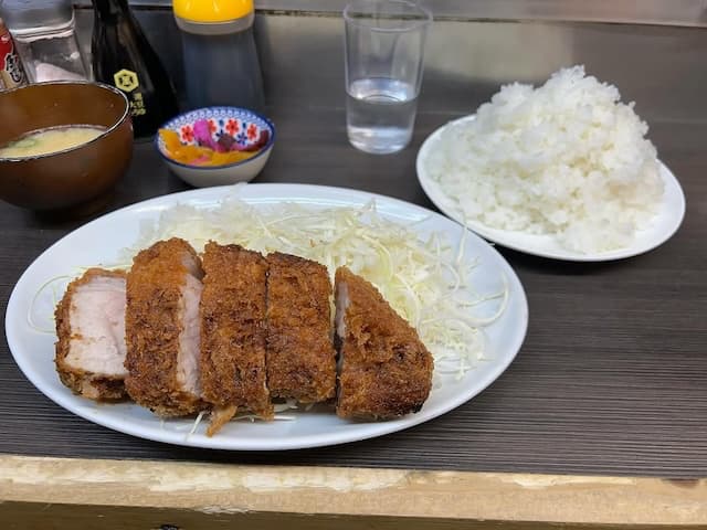ロースかつ定食を食べるビビる大木にまさかの出来事が！？「隣に座っていたフランス人が…」