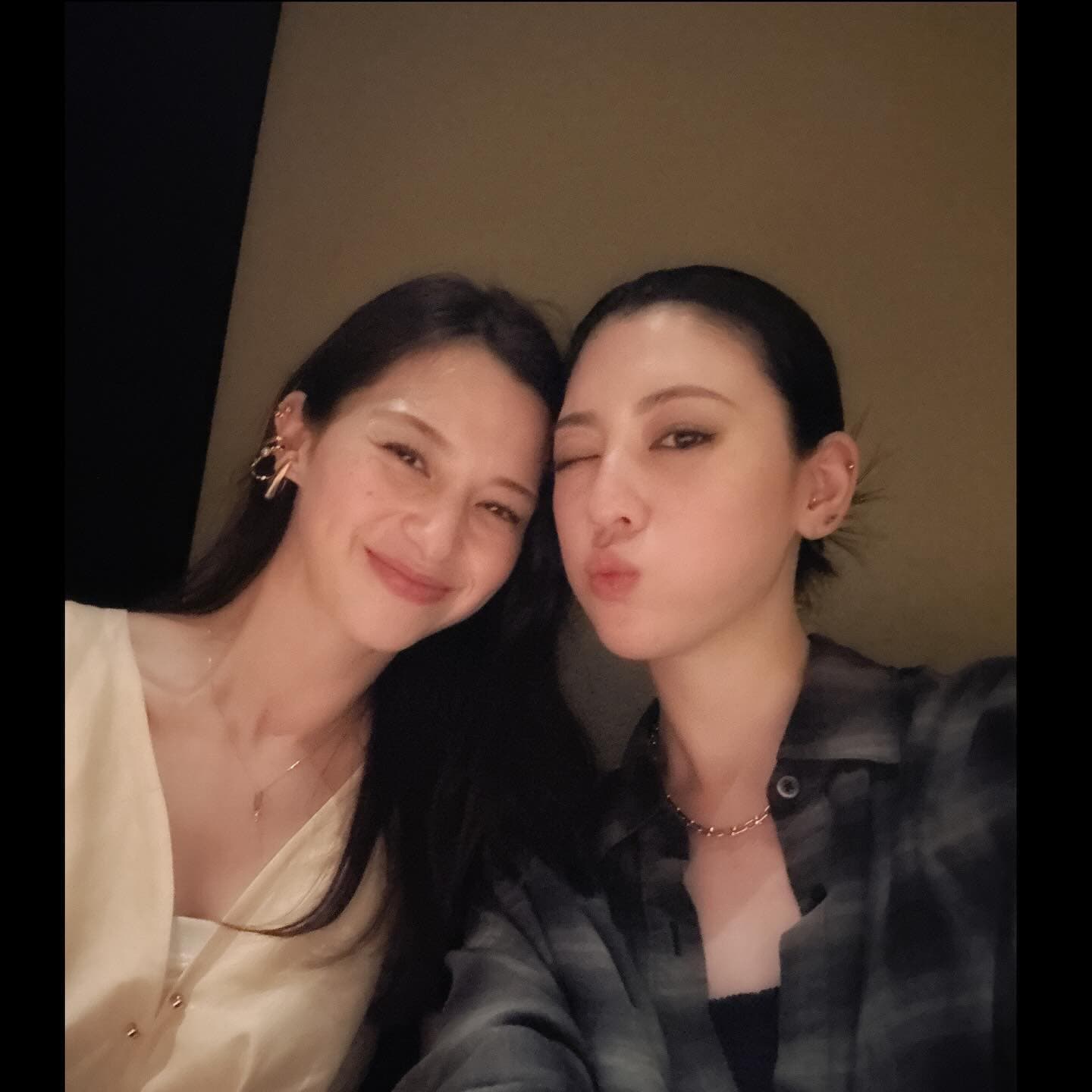 大人気女優が美人すぎるツーショットを公開！！