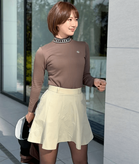 「なぜ教えなかったとな？」美女すぎと話題のゴルファー、”街ナカ・色香タイツショット”披露でファン歓喜！「美人すぎるのです」