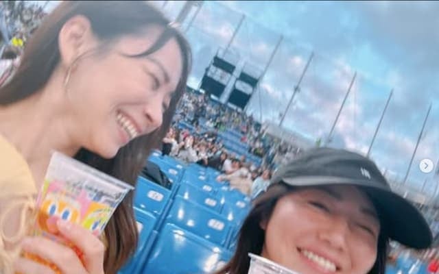 磯山さやかが山田幸美と神宮球場で野球観戦の様子を投稿