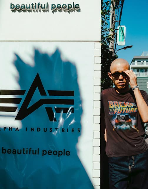 四千頭身・都築、“あの映画”のTシャツをクールに着こなす！