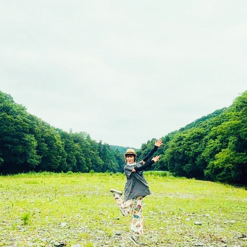 「緑が沢山ある場所が私の原点」歌手兼女優・荻野目洋子、自然に触れて子供の頃の夏を取り戻す