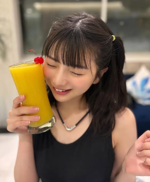 可愛いと話題に！アイドル 姫野ひなの マンゴーとの2ショットを披露！