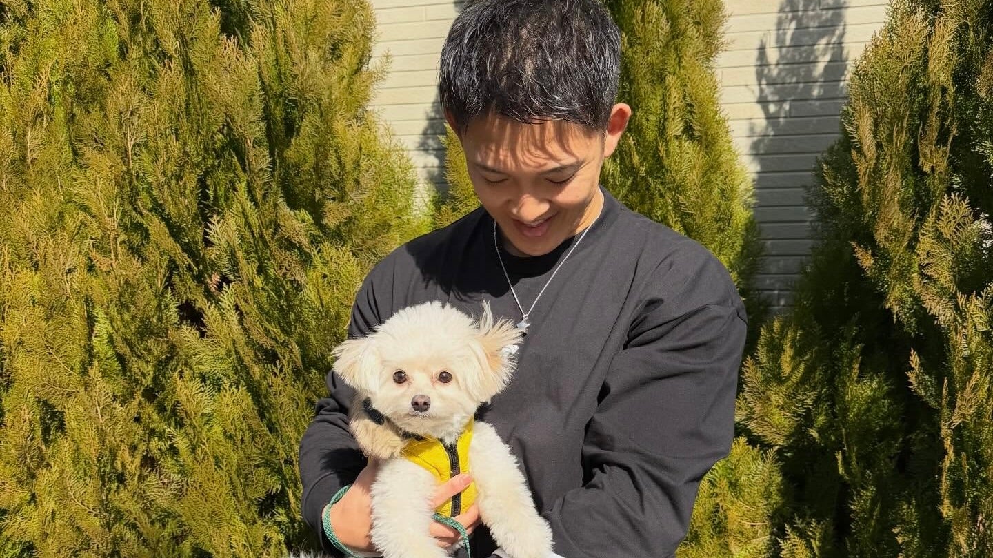 「抱っこ大好き」野入正明、愛犬との癒やしショット公開