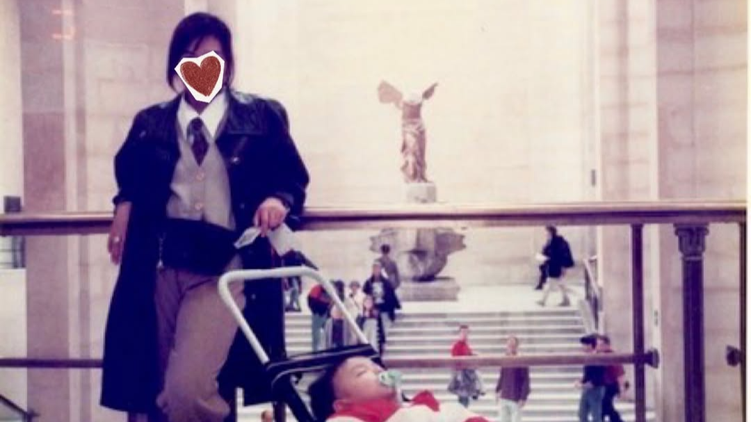 「貴重な写真をありがとう」中島健人、30年前の家族写真をパリで再現