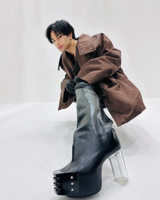 グループ名変更で話題のSexyZone ・中島健人がヒールを履きこなした姿を公開👠