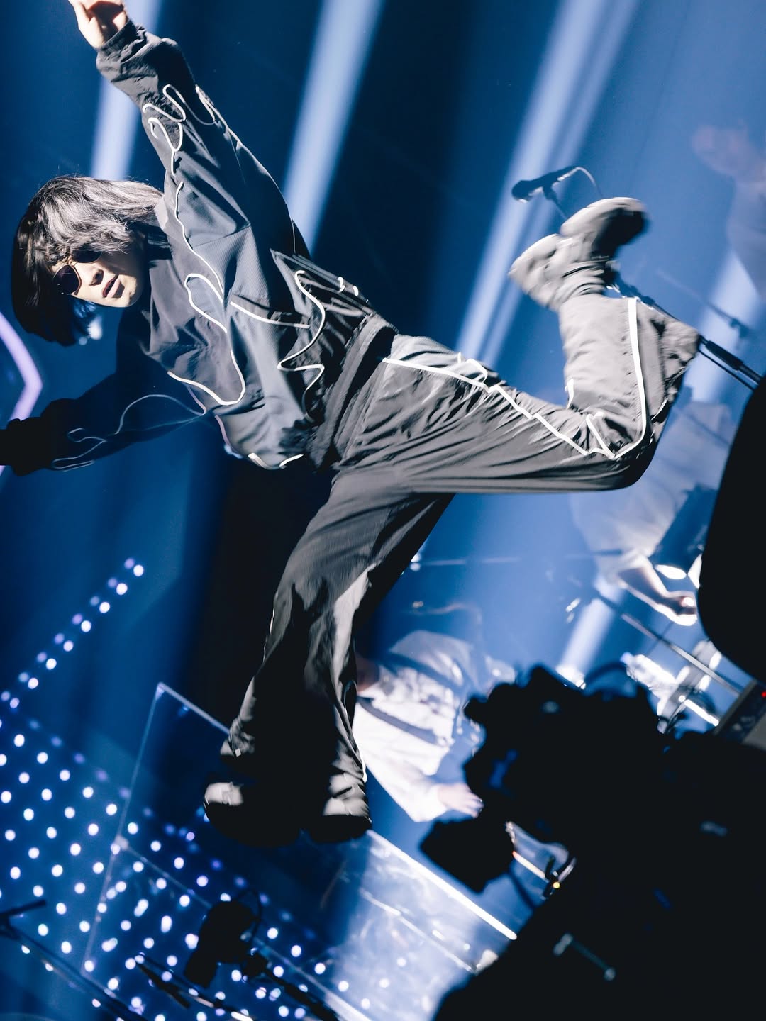 星野源のファンの中でも人気を博すあの人！躍動感溢れるジャンプを見せつける！