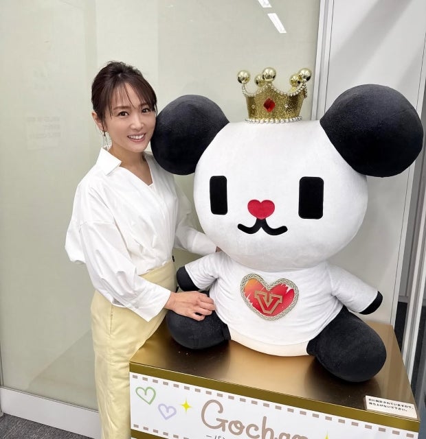 高島彩が魅せた「マスコットとの気品共演」。清楚な笑顔とユルさの絶妙バランス