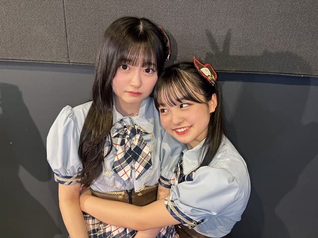 HKT48メンバーが”くっつきすぎ”なハグショットを投稿！ファン「真顔なのウケるぅ♪」