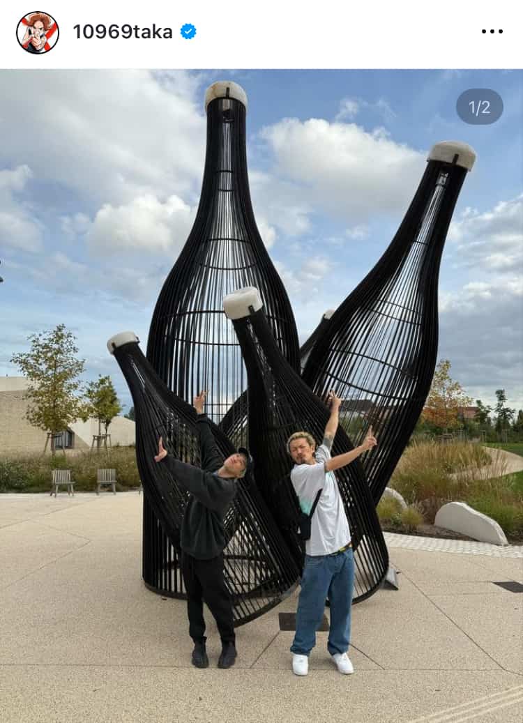 ONE OK ROCKのTakaとWANIMAのKENTAがブルゴーニュで2ショット！公式インスタで公開されファンも興奮