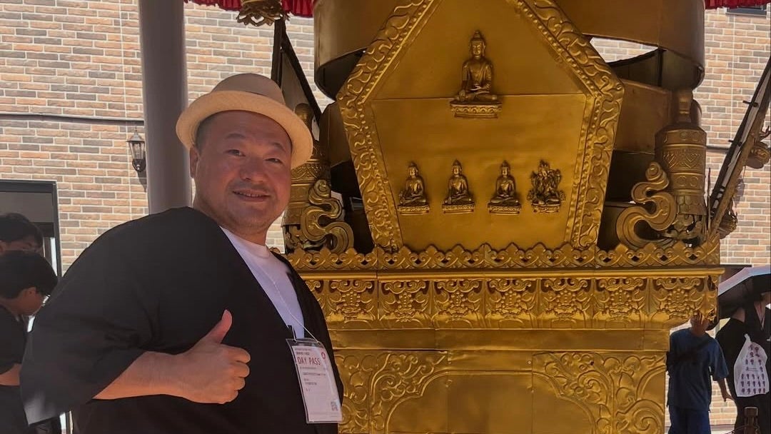 元力士・豊ノ島、ネパール・カトマンズで"四股ショット"パシャリ！