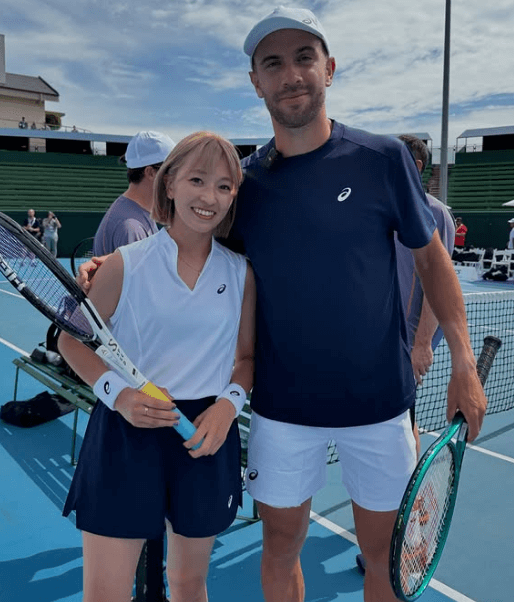 ”羨ましいの声が続出”金髪のテニス美女子、レジェンドプレイヤー大集結に感動！激レア2S写真を次々と公開し反響続出