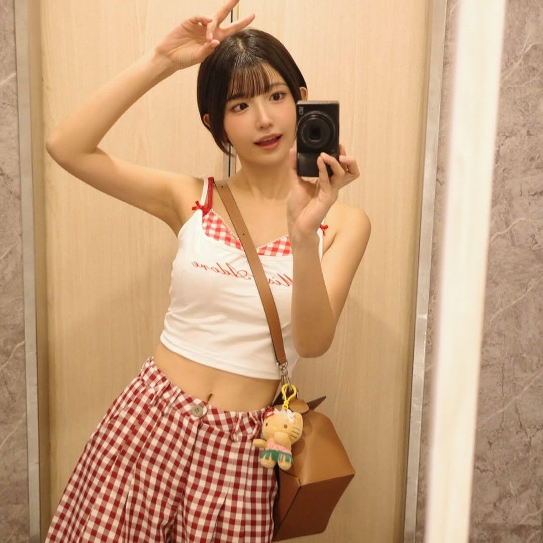 人気急上昇のグラビアアイドルが"ヘルシー肌見せ"のお出かけショットを投稿！〇〇にも注目するファンの鋭さが話題に