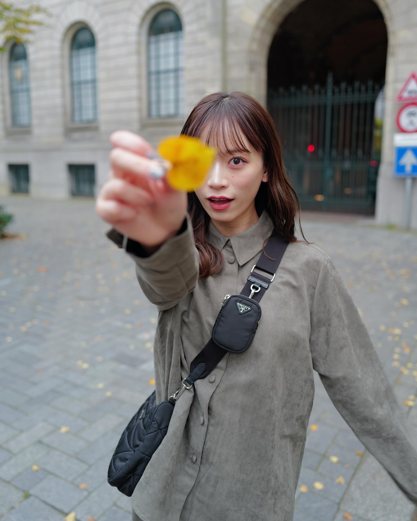 「めちゃくちゃ似合ってて可愛すぎる」大人気モデルのカジュアルコーデにファン悶絶！