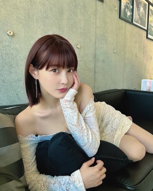 「​​​​​​​#鎖骨見せたいだけ」人気グラドルのオフショル衣装がかわいすぎる