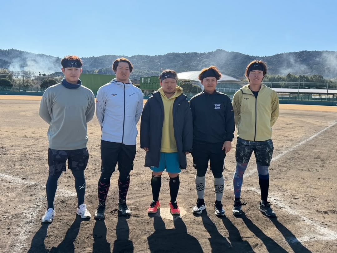 【仕上がりに期待】平沢大河が鴨川自主トレ終了を報告　充実の集合ショットに注目